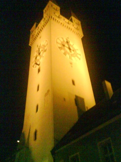 Stadtturm bei Nacht